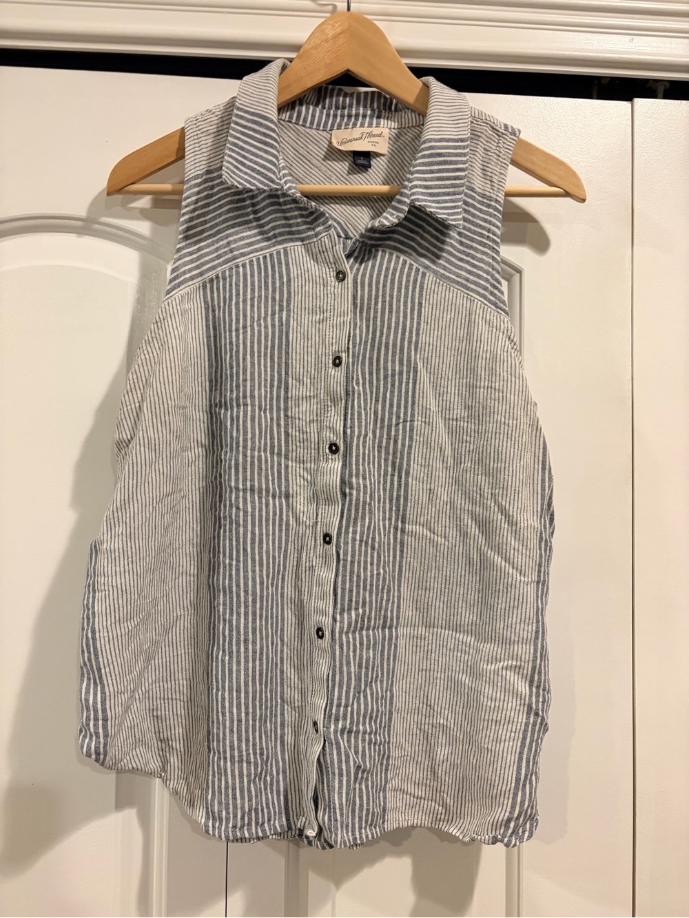 Universal Thread Sleeveless Button-Down Top - Blue & White Stripe